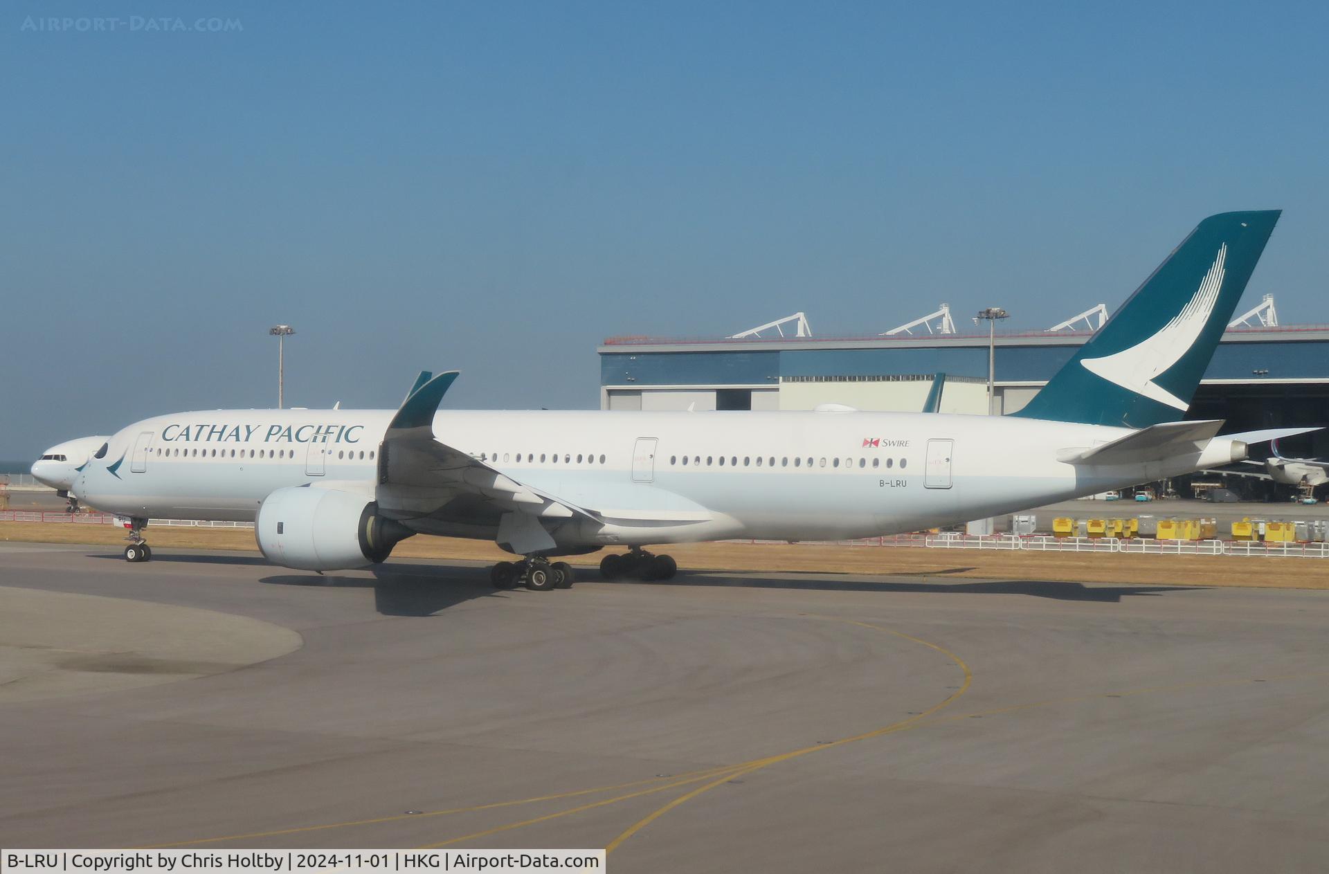 B-LRU, 2017 Airbus A350-941 C/N 148, Taxiing at Hong Kong International