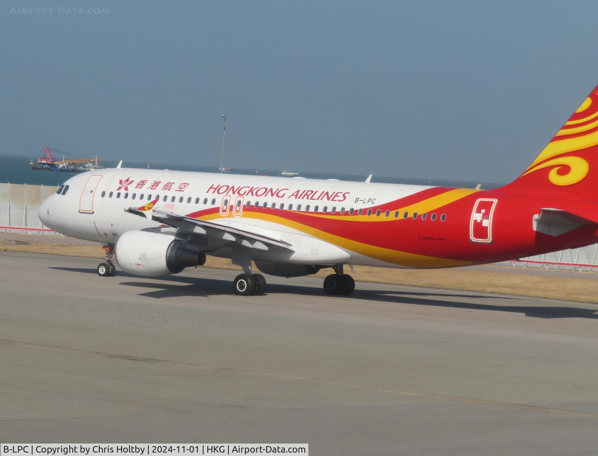 B-LPC, 2012 Airbus A320-214 C/N 5147, Turning for take-off at Hong Kong International