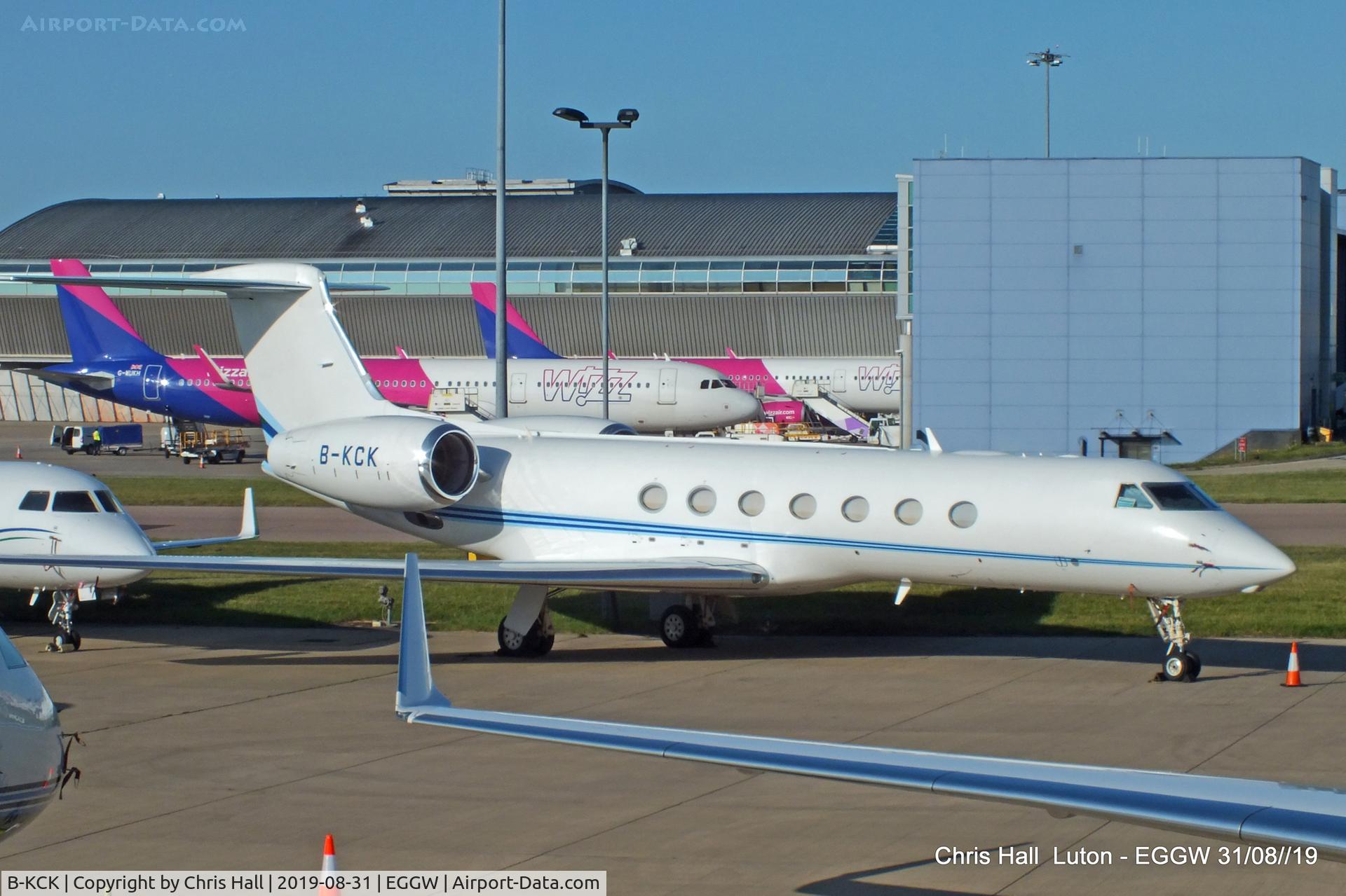B-KCK, 2009 Gulfstream Aerospace GV-SP (G550) C/N 5228, Luton
