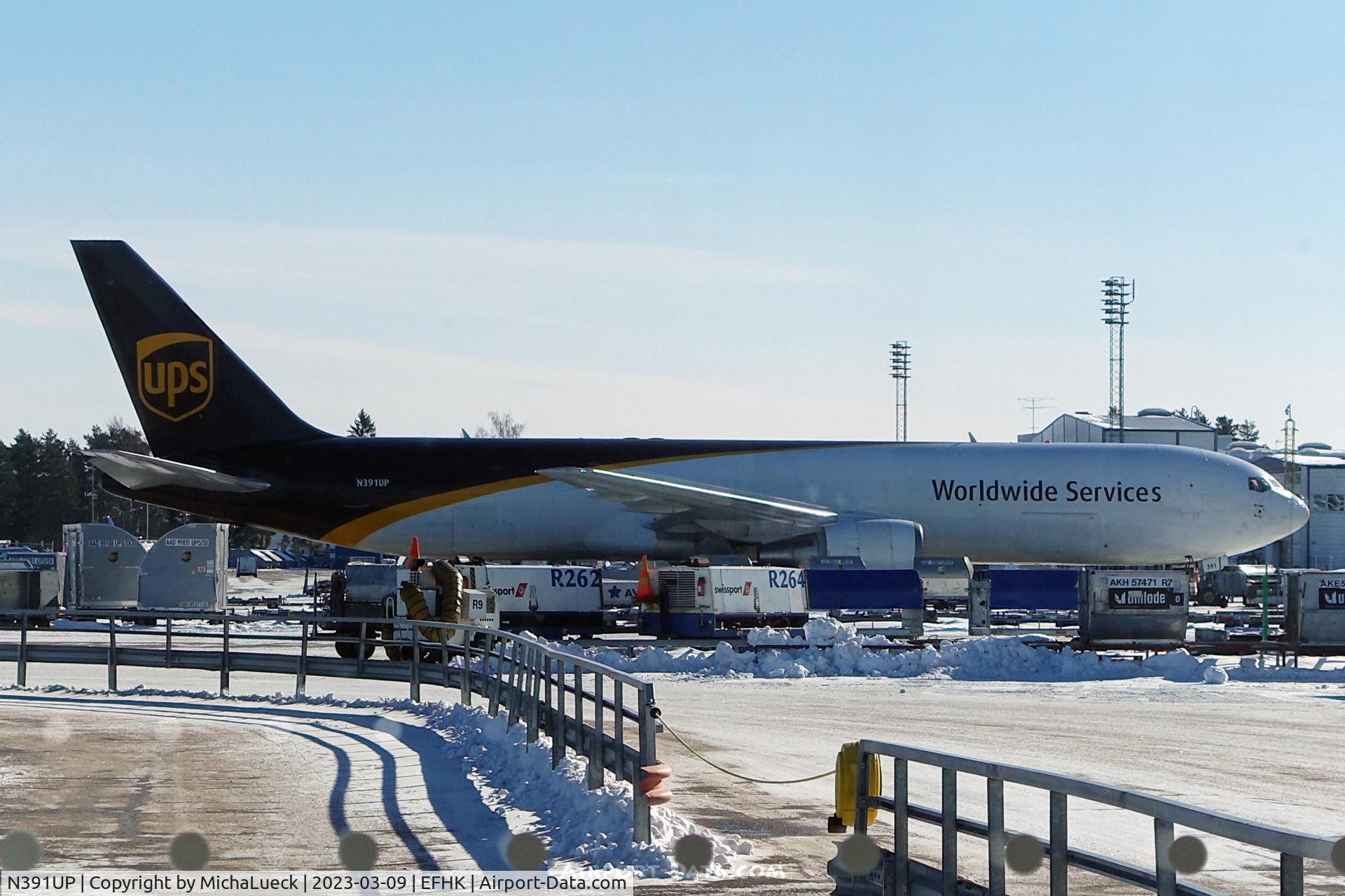 N391UP, 1996 Boeing 767-304/ER(BDSF) C/N 28039/610, At Vantaa