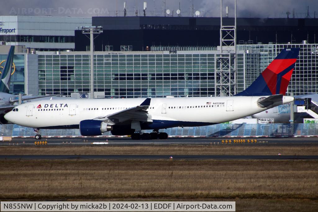 N855NW, 2004 Airbus A330-223 C/N 0621, Taxiing