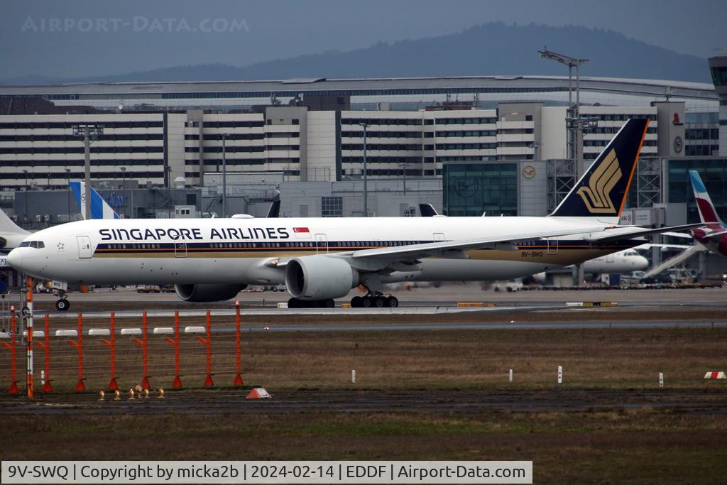 9V-SWQ, 2008 Boeing 777-312/ER C/N 34582, Landing