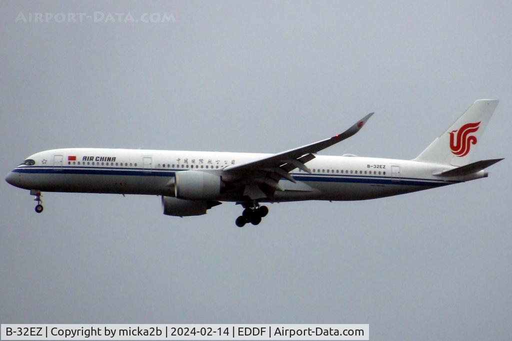 B-32EZ, 2023 Airbus A350-941 C/N 604, Landing