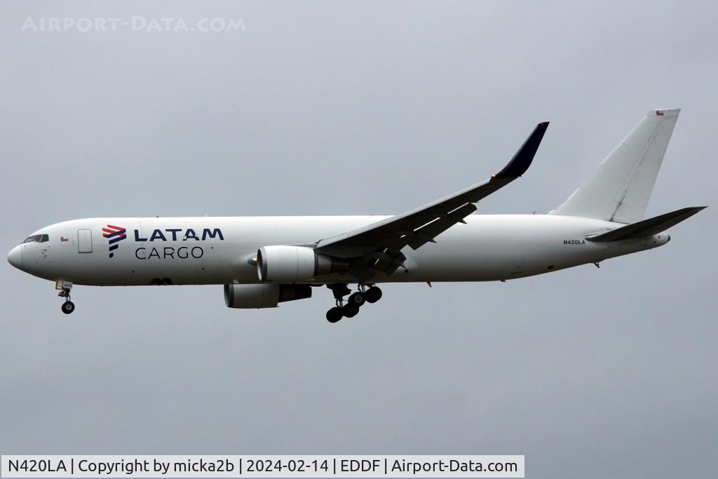 N420LA, 2006 Boeing 767-316F C/N 34627, Landing