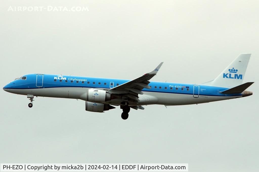 PH-EZO, 2010 Embraer 190LR (ERJ-190-100LR) C/N 19000345, Landing