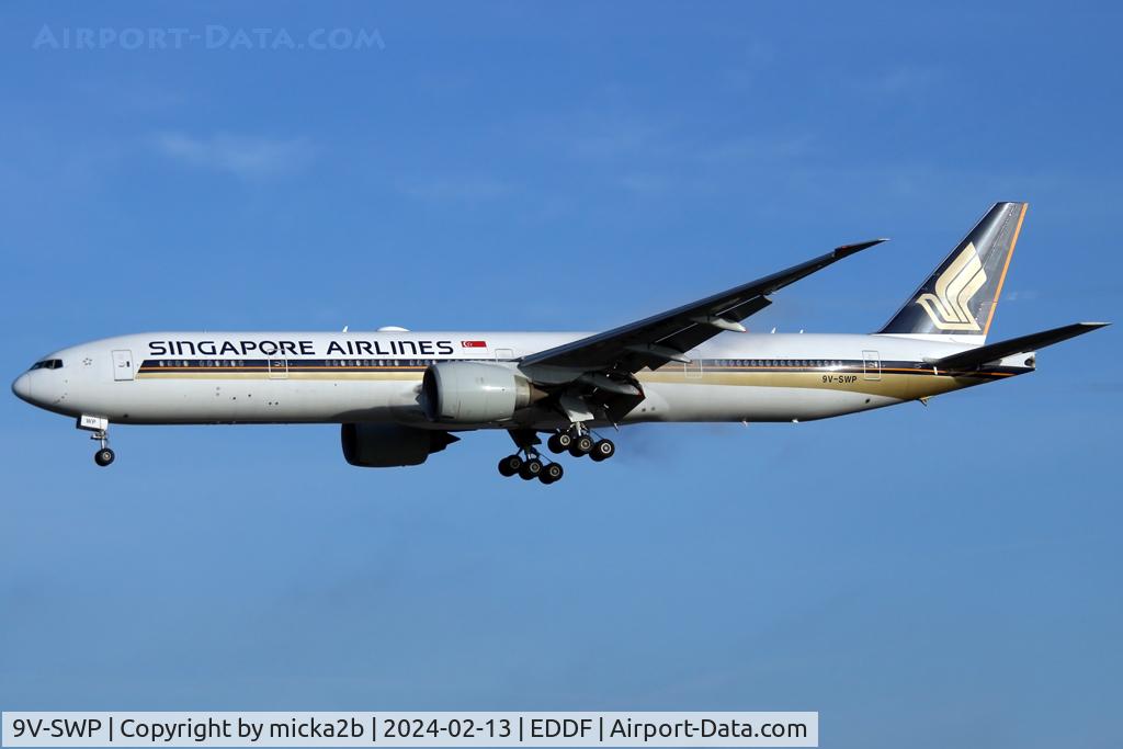 9V-SWP, 2008 Boeing 777-312/ER C/N 34581, Landing