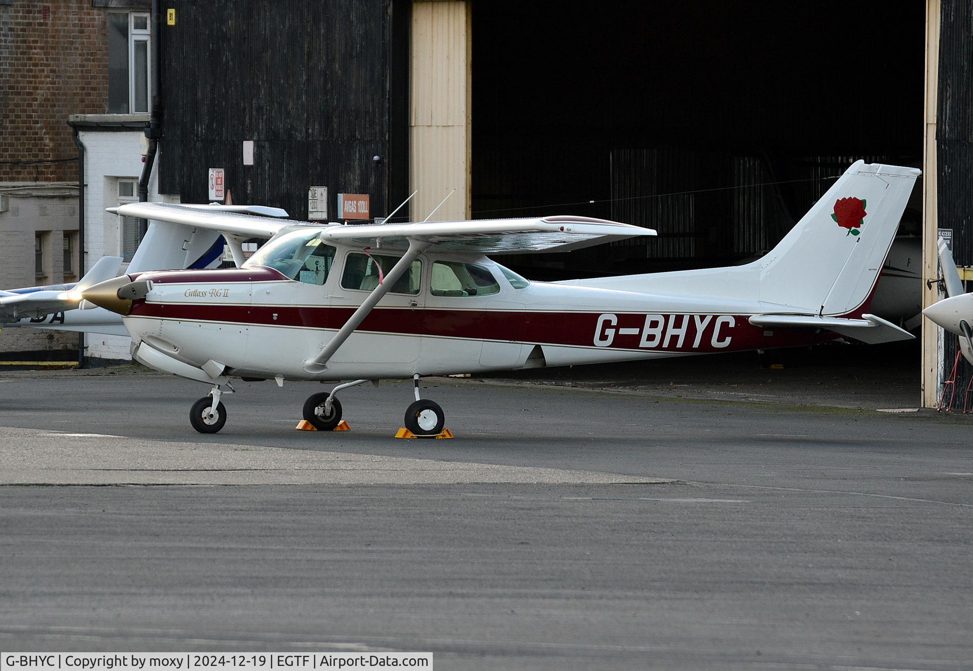 G-BHYC, 1980 Cessna 172RG Cutlass RG C/N 172RG-0404, Cessna 172RG Cutlass at Fairoaks.