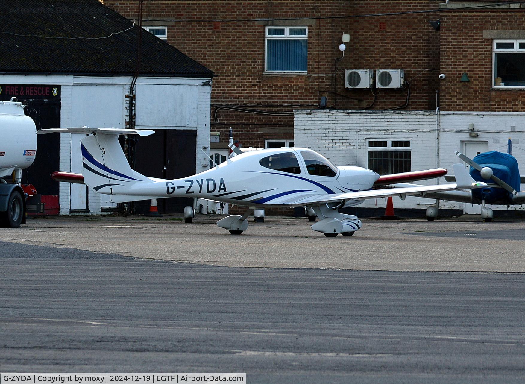 G-ZYDA, 2022 Diamond DA-40NG Diamond Star C/N 40.N575, Diamond DA-40NG Diamond Star at Fairoaks.