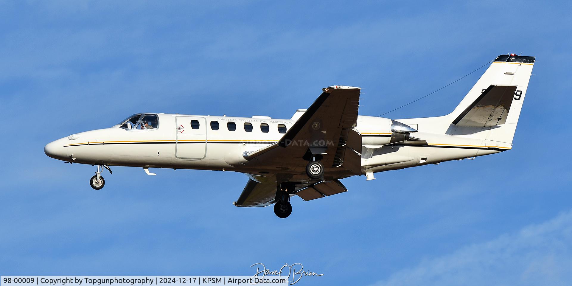 98-00009, 1999 Cessna UC-35A1 C/N 560-0508, PAT009 makes a few passes on RW34
