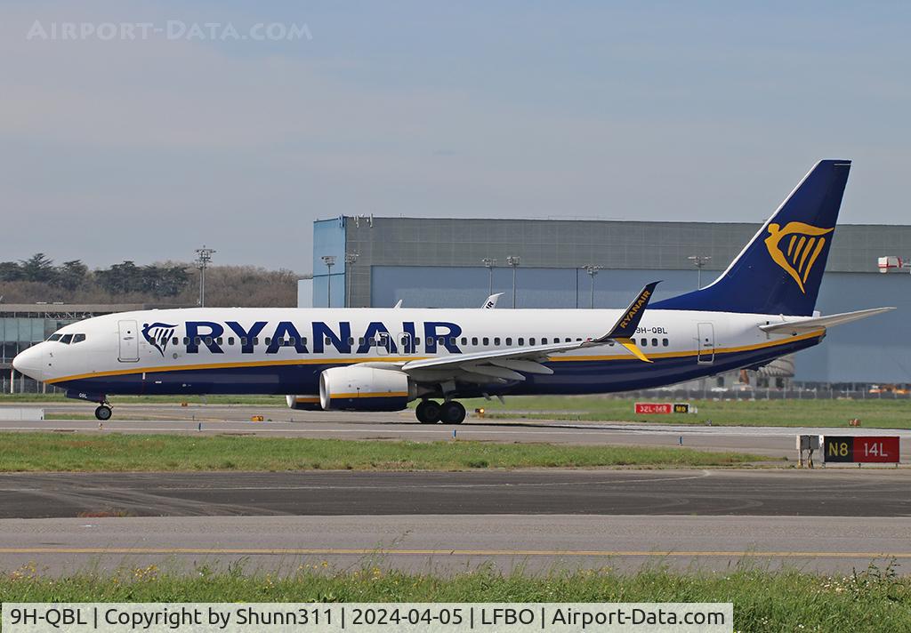 9H-QBL, 2015 Boeing 737-8AS C/N 44709, Ready for take off rwy 14L... Scimitar blended winglets...