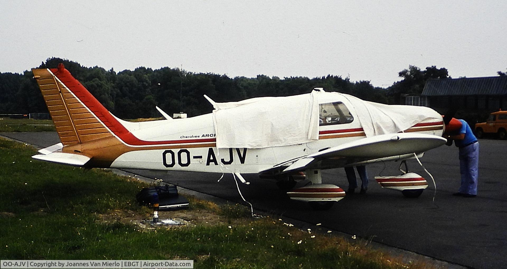 OO-AJV, 1974 Piper PA-28-180 Cherokee C/N 28-7505025, ex-slide