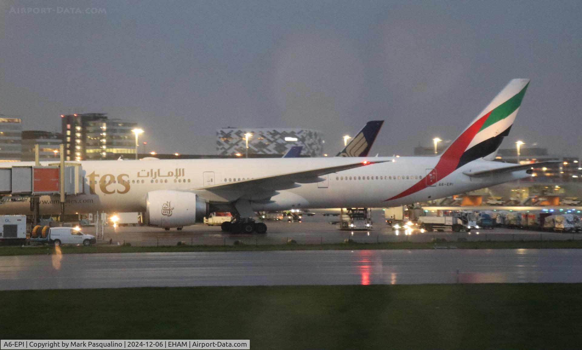 A6-EPI, 2015 Boeing 777-31H/ER C/N 42328/1364, Boeing 777-31H/ER