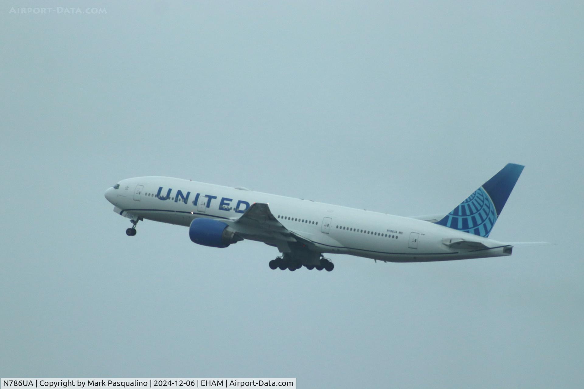 N786UA, 1997 Boeing 777-222/ER C/N 26938, Boeing 777-222/ER