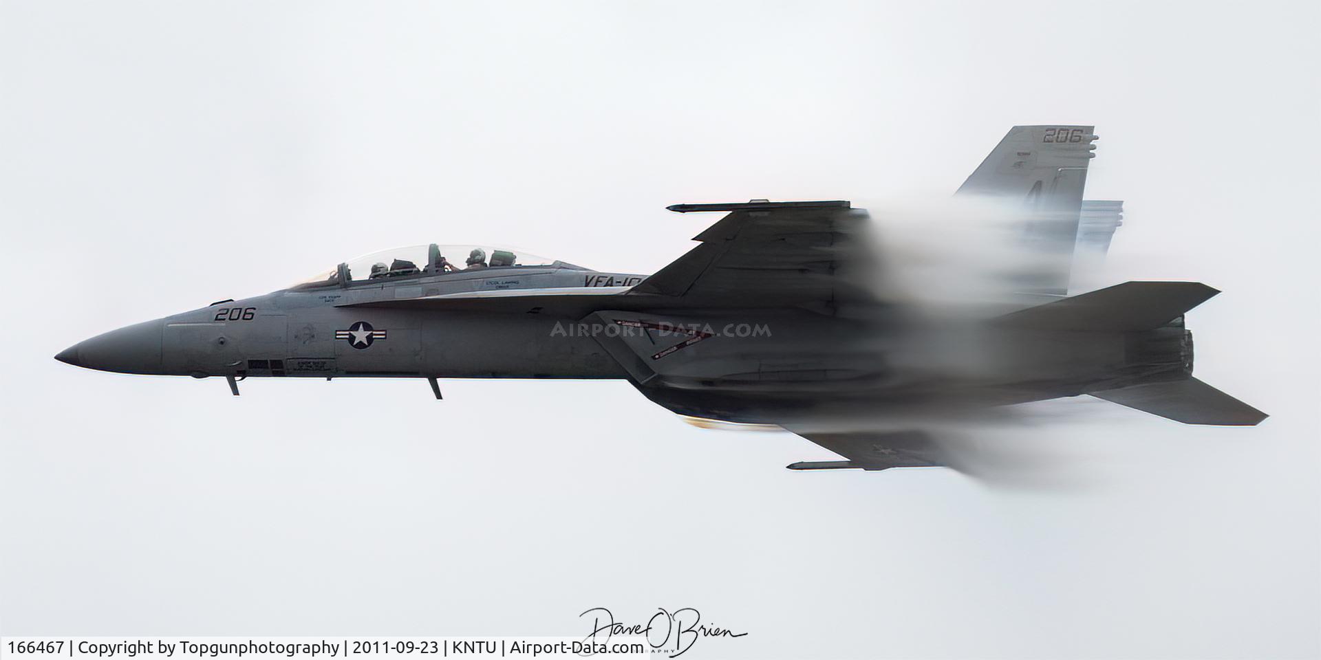 166467, Boeing F/A-18F Super Hornet C/N F102, Flying at Ludicrous speed