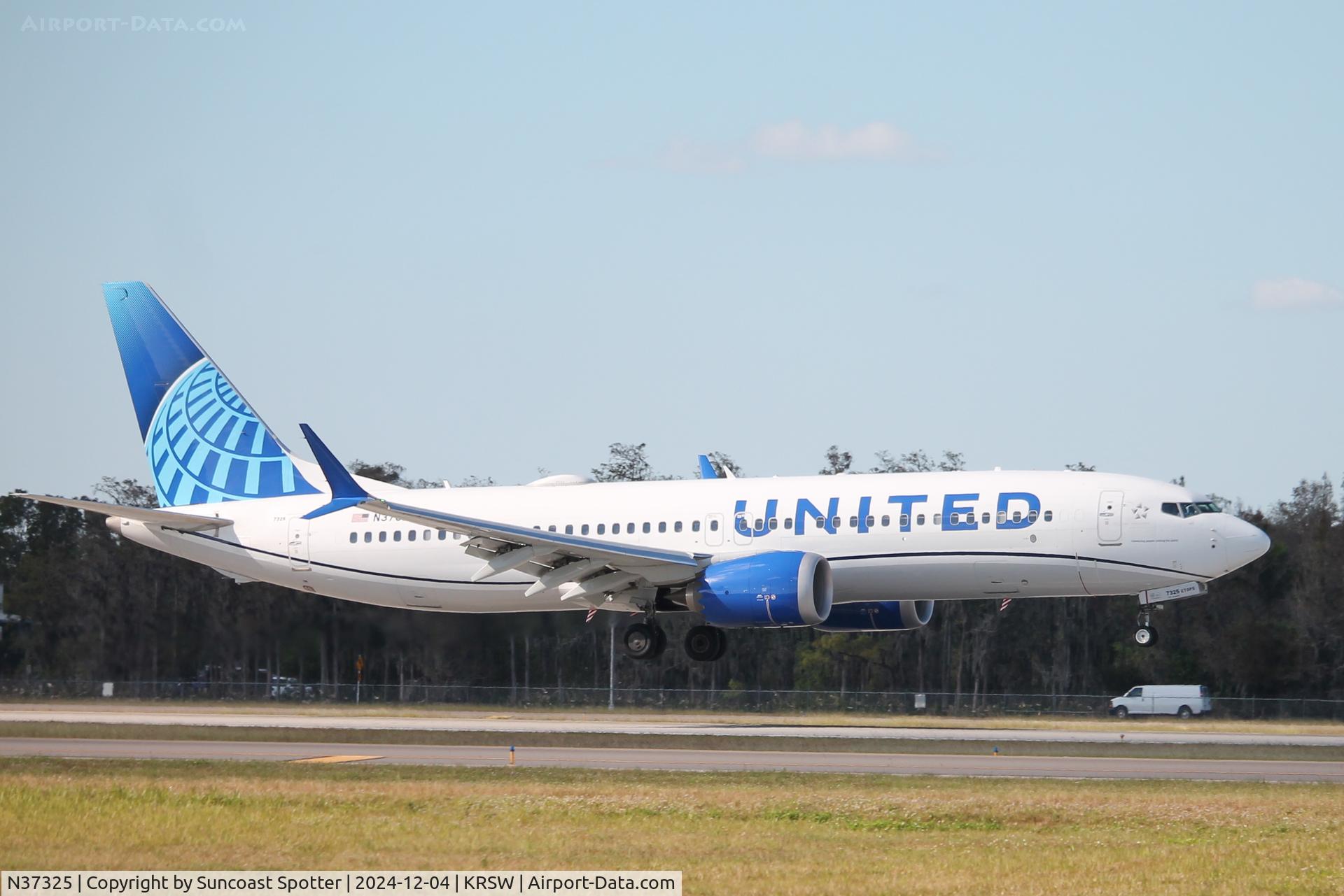 N37325, 2023 Boeing 737 Max 8 C/N 67573, United Flight 2343 arrives at Southwest Florida International Airport following flight from Newark-Liberty International Airport