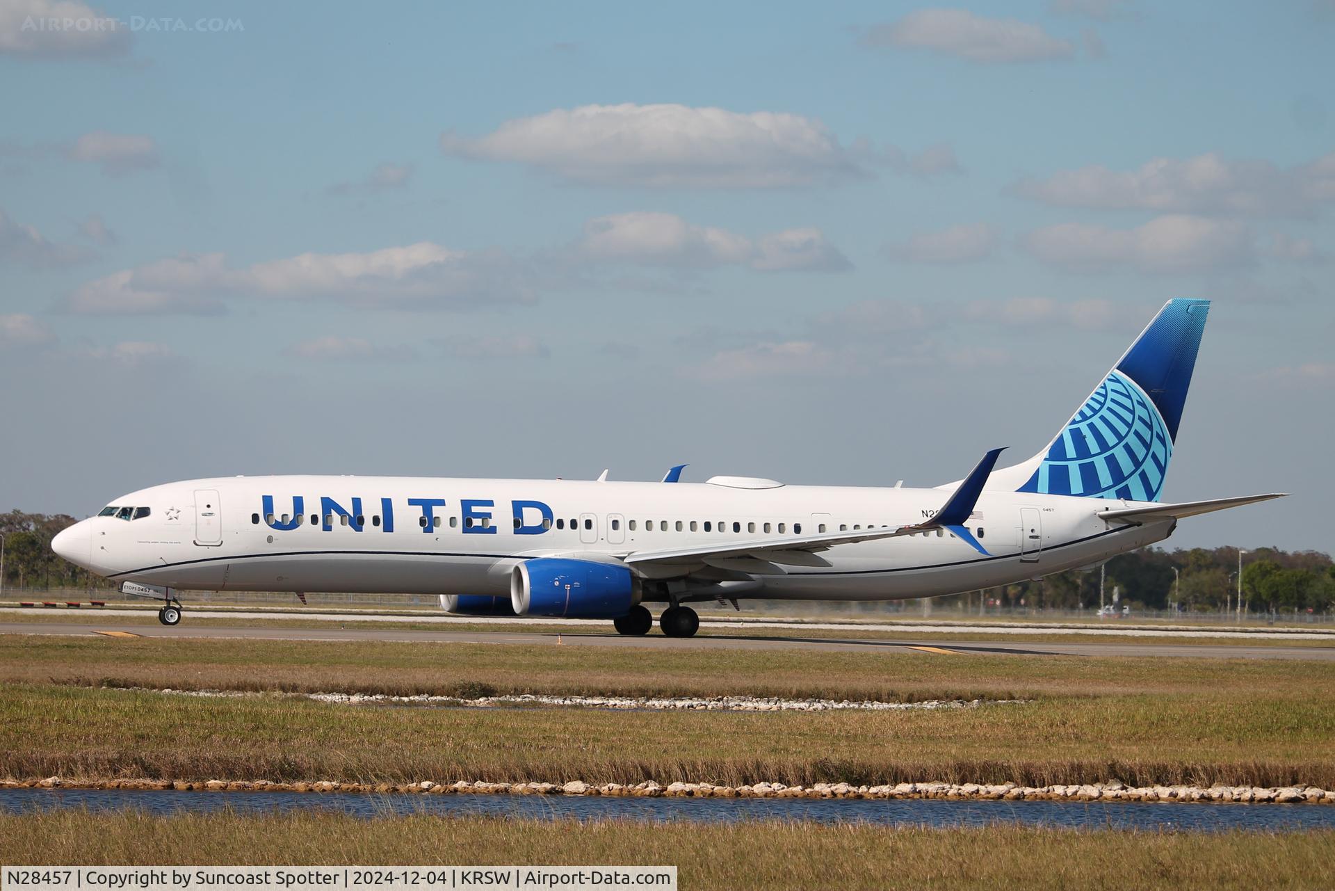 N28457, 2012 Boeing 737-924/ER C/N 41744, United Flight 1285 taxis at Southwest Florida International Airport prior to flight to Houston Bush Intercontinental Airport