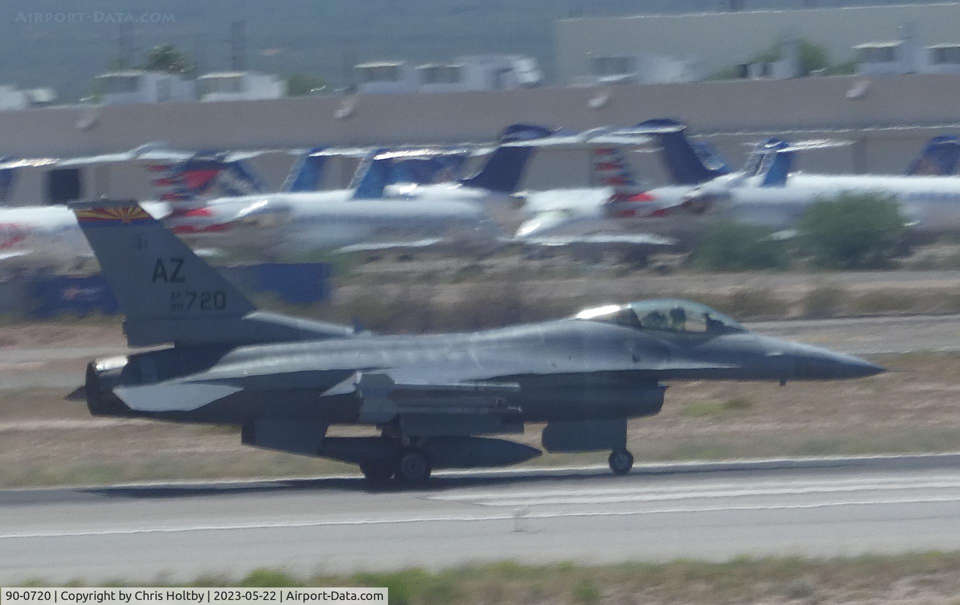 90-0720, General Dynamics F-16C Fighting Falcon C/N 1C-328, Landing at Tucson International Airport