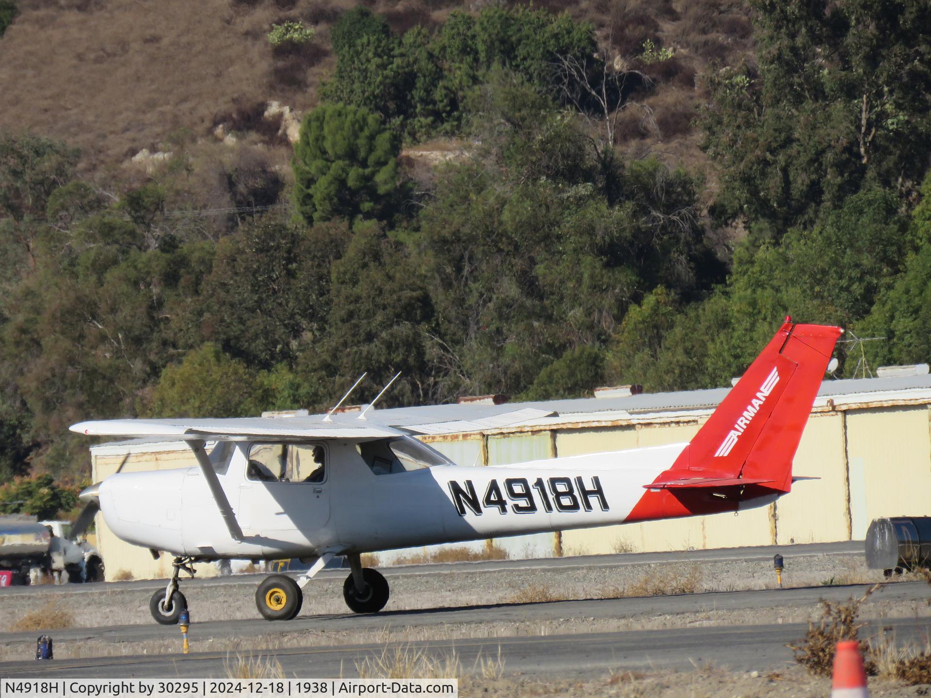 N4918H, 1979 Cessna 152 C/N 15284020, Rolling out