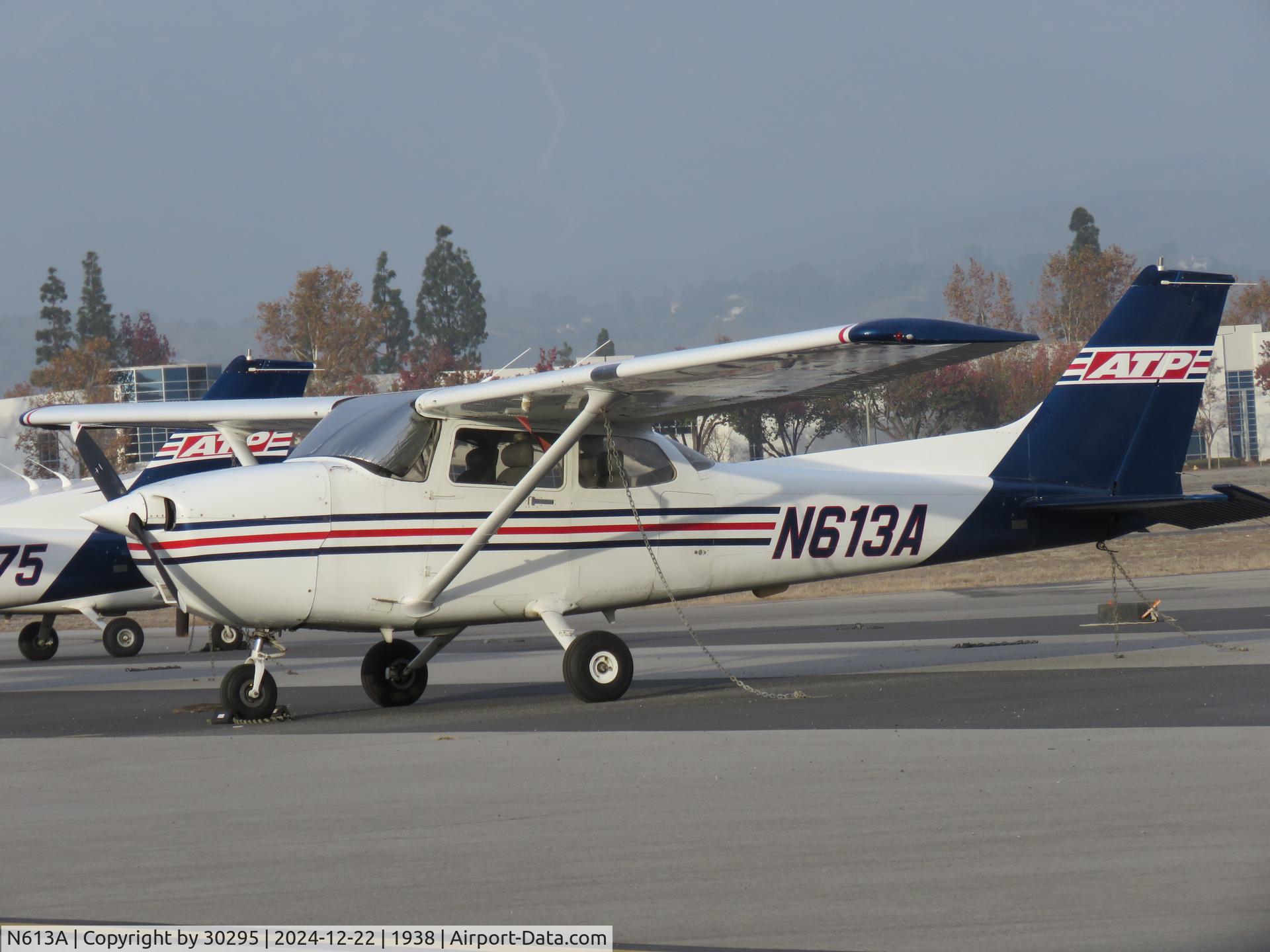 N613A, 1997 Cessna 172R C/N 17280248, Parked