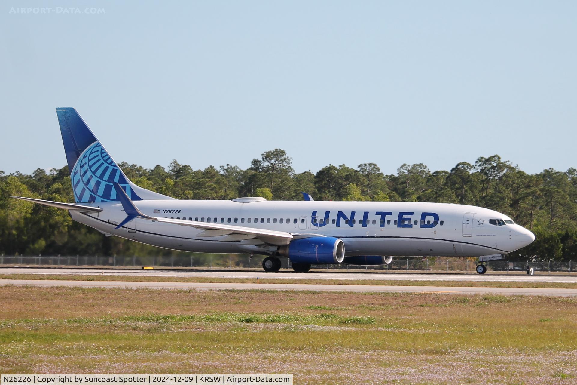 N26226, 1998 Boeing 737-824 C/N 28935, United Flight 688 departs Runway 24 at Southwest Florida International Airport enroute to Washington-Dulles International Airport