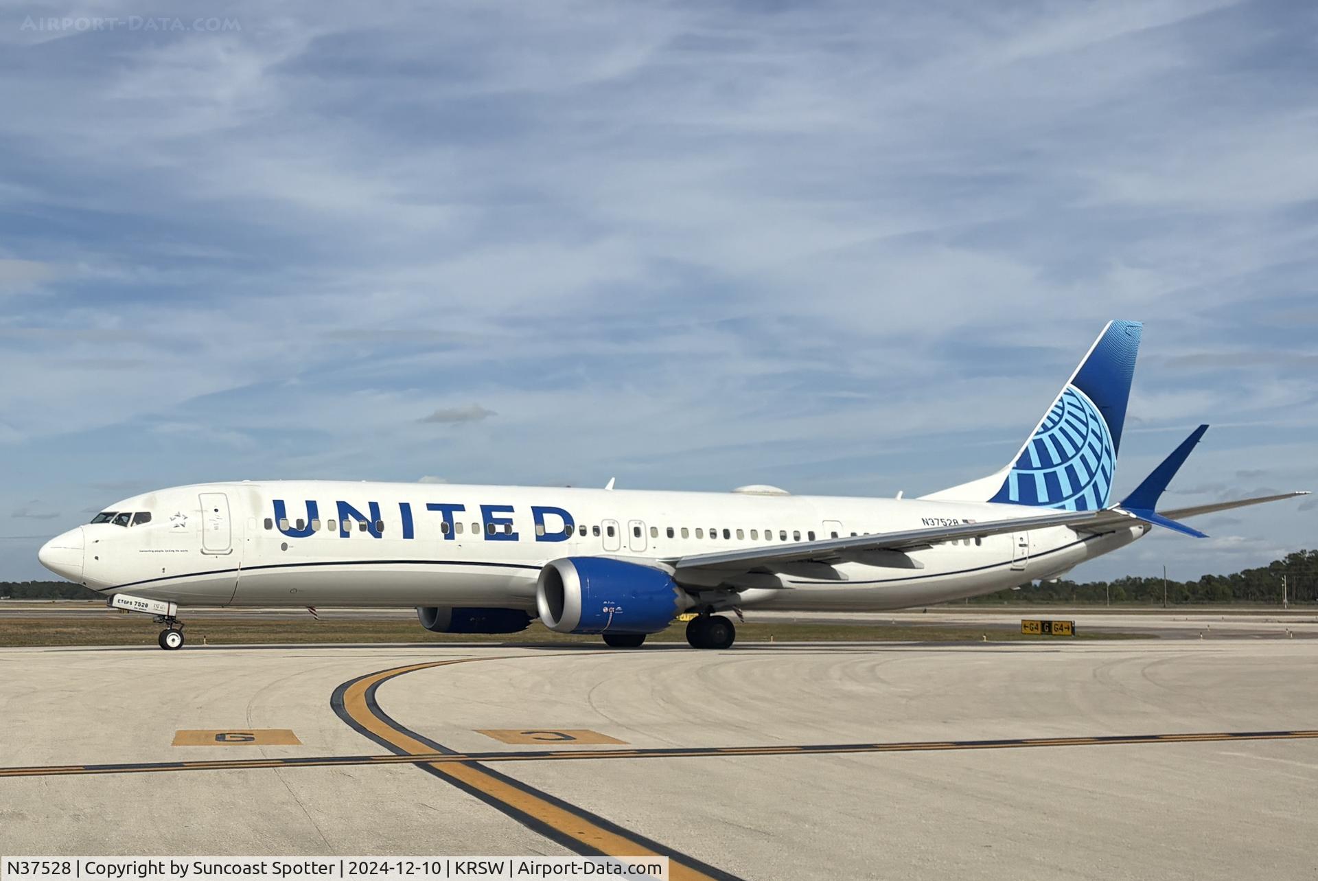 N37528, 2021 Boeing 737-9 MAX C/N 64502, United Flight 528 taxis at Southwest Florida International Airport prior to flight to Cleveland-Hopkins International Airport
