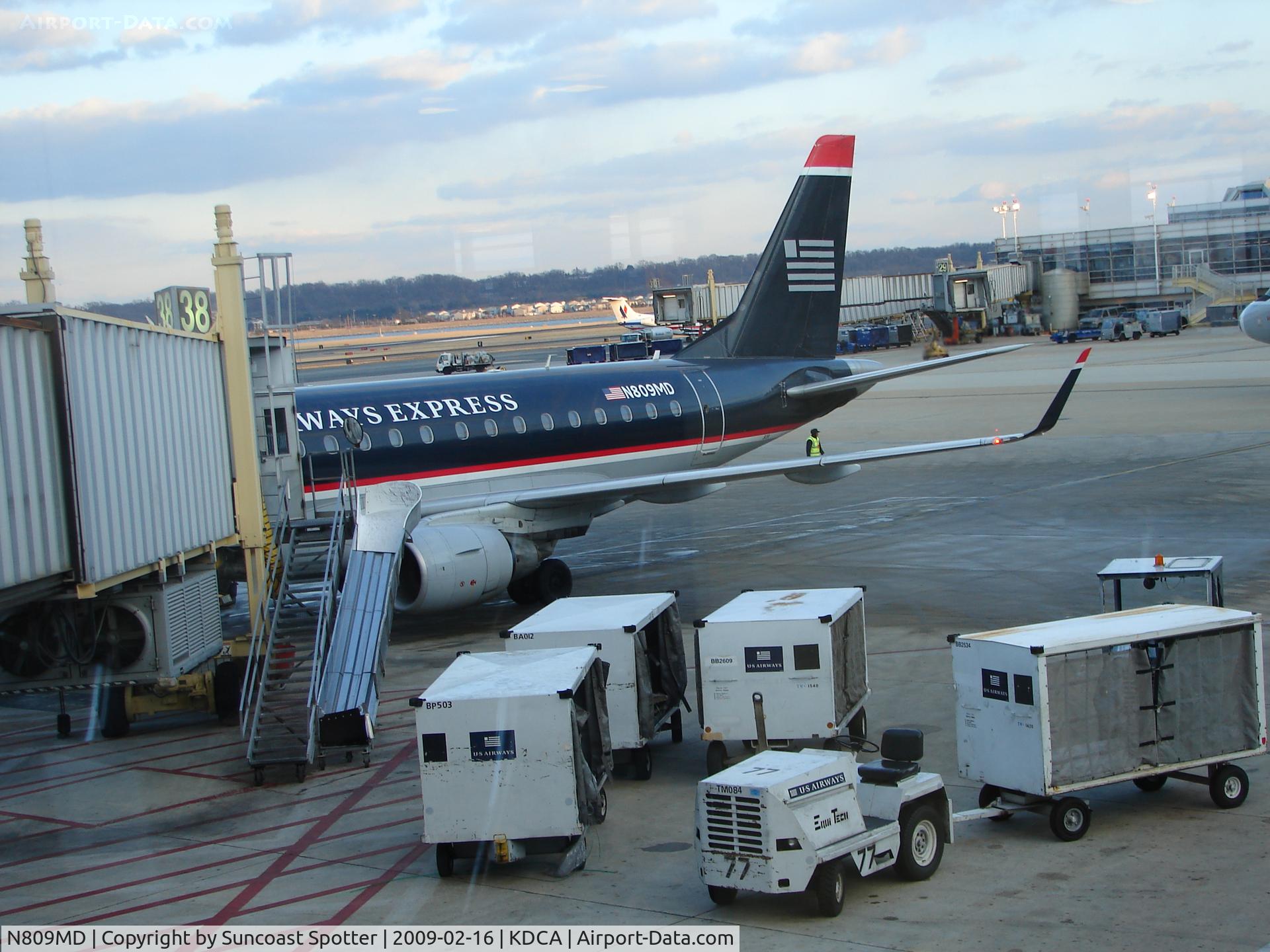 N809MD, 2004 Embraer 170SU (ERJ-170-100SU) C/N 17000022, Republic Airways/US Air Express at the gate at Reagan National Airport