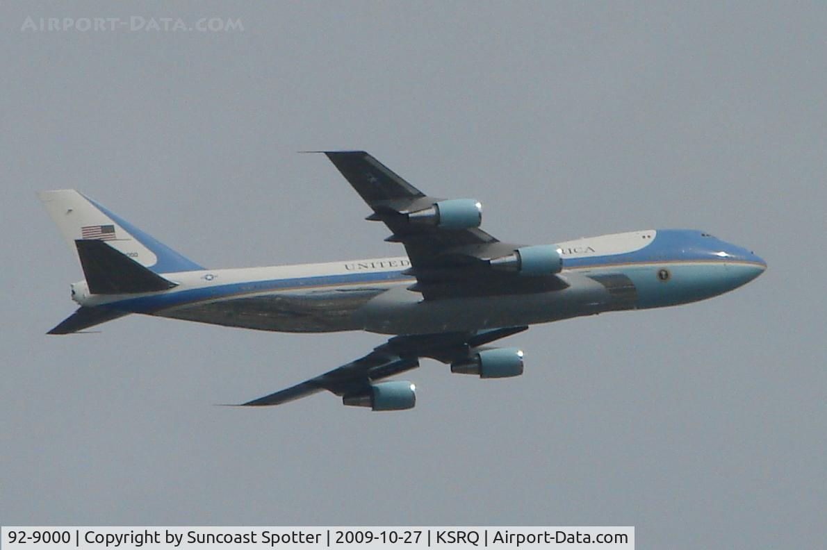 92-9000, 1987 Boeing VC-25A (747-2G4B) C/N 23825, Air Force One departs Sarasota-Bradenton International Airport following a visit by President Obama