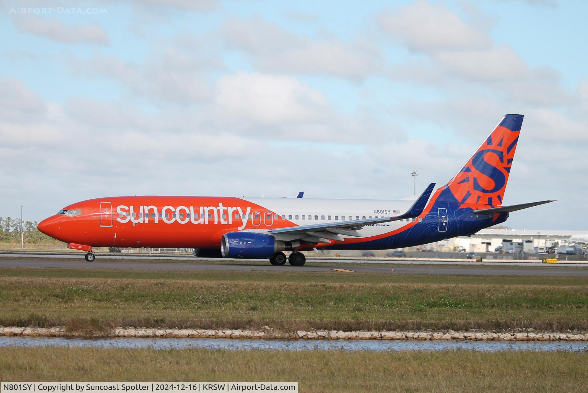 N801SY, 2001 Boeing 737-8Q8 C/N 30332, Sun Country Flight 382 taxis at Southwest Florida International Airport prior to flight to Minneapolis-St Paul International Airport