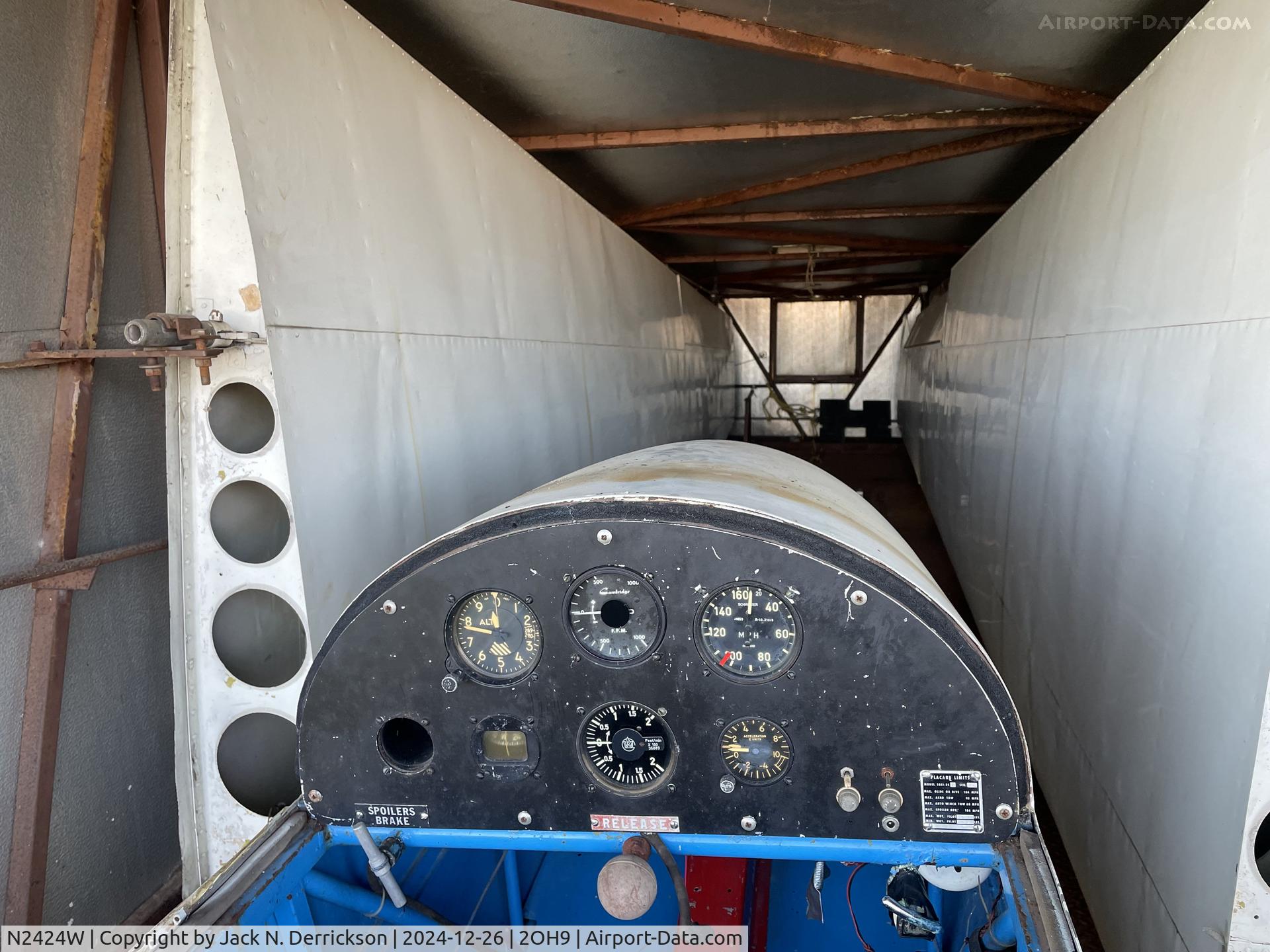 N2424W, 1966 Schweizer SGS 1-26B C/N 359, 1-26b at CCSC