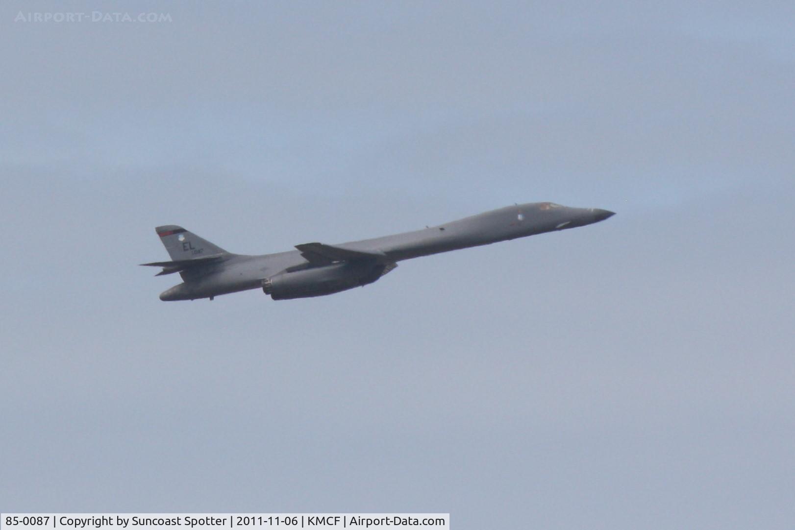 85-0087, 1985 Rockwell B-1B Lancer C/N 47, B-Lancer from Ellsworth Air Force Base takes off during MacDill Air Fest