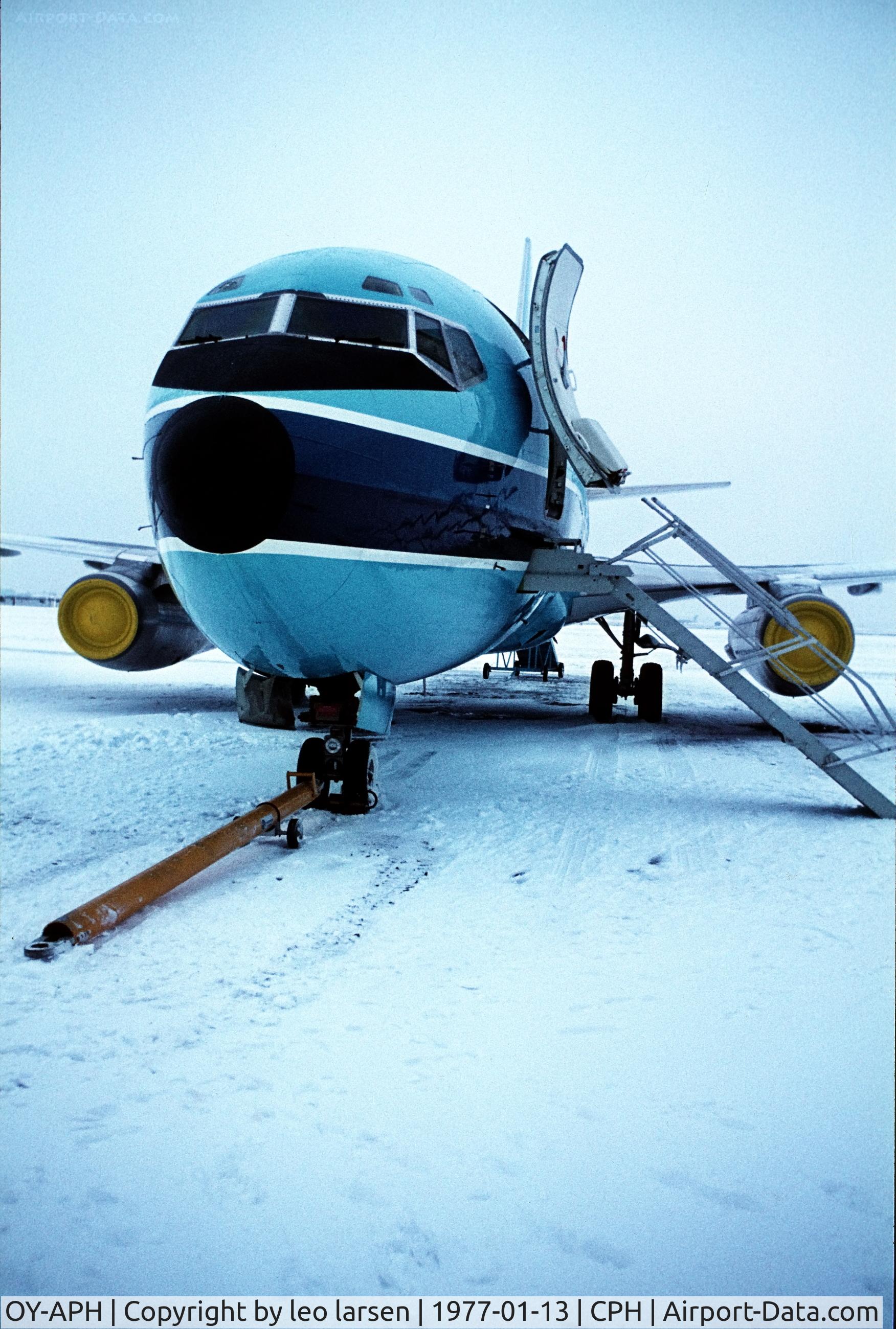 OY-APH, 1997 Boeing 737-5L9 C/N 28721, Coppenhagen 13.1.1977