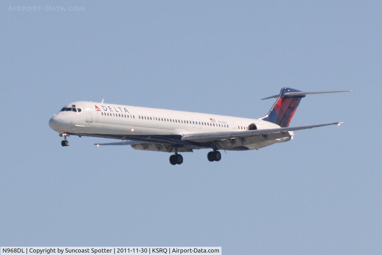 N968DL, 1990 McDonnell Douglas MD-88 C/N 53161, Delta Flight 1678 on approach to Runway 32 at Sarasota-Bradenton International Airport