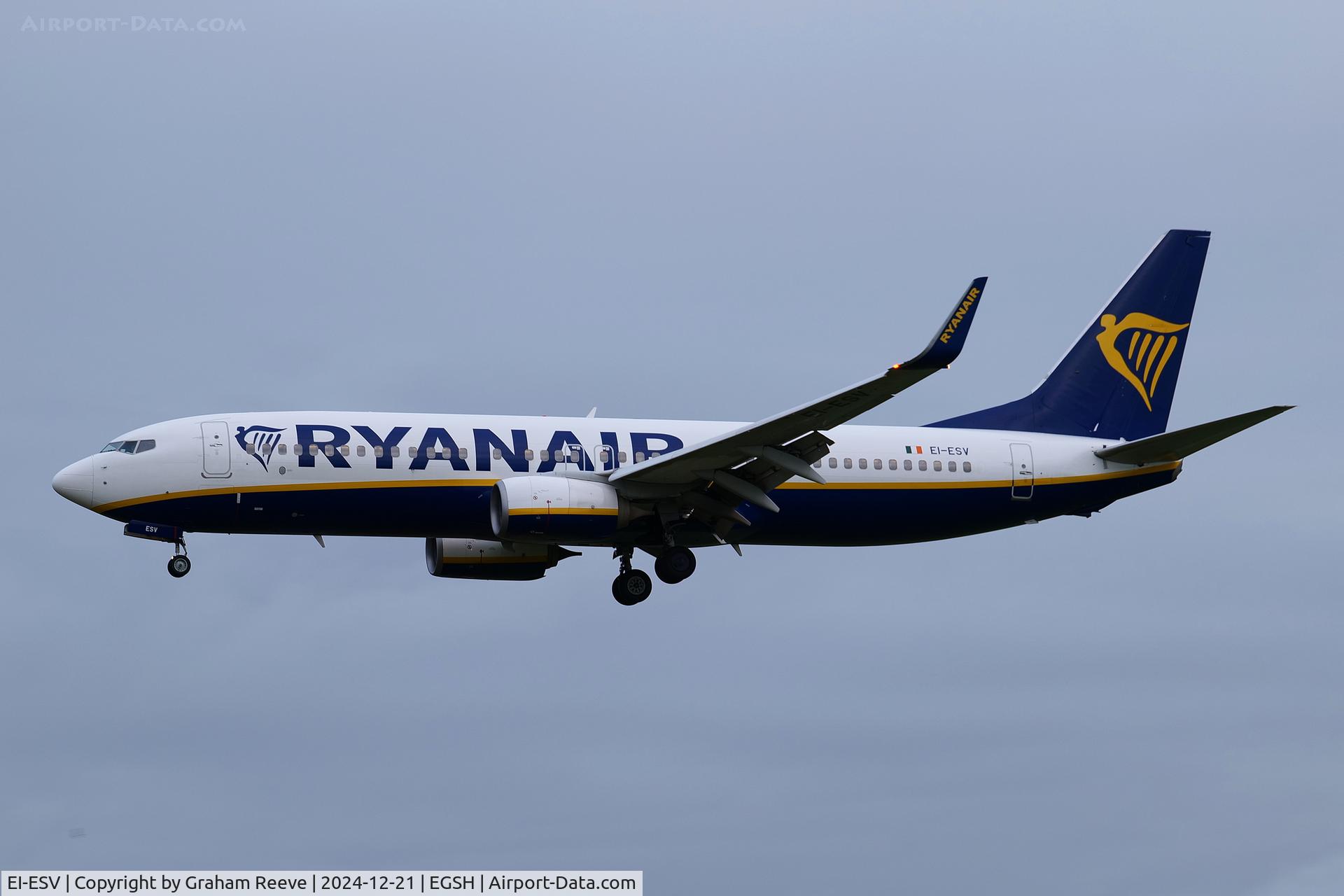 EI-ESV, 2011 Boeing 737-8AS C/N 34993, Landing at Norwich.