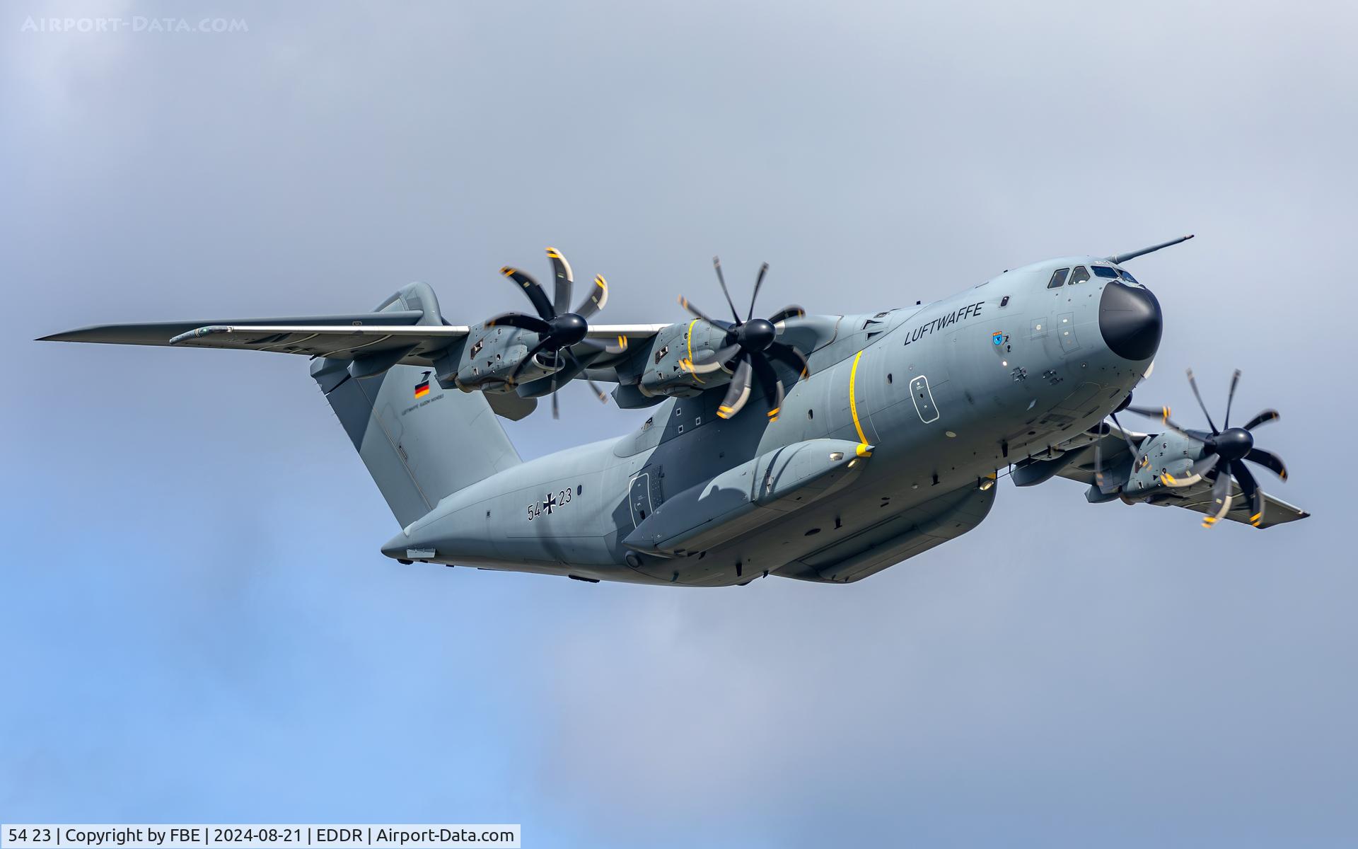 54 23, 2018 Airbus A400M Atlas C/N 083, midfield crossing prior landing at Flughafen Saarbrücken