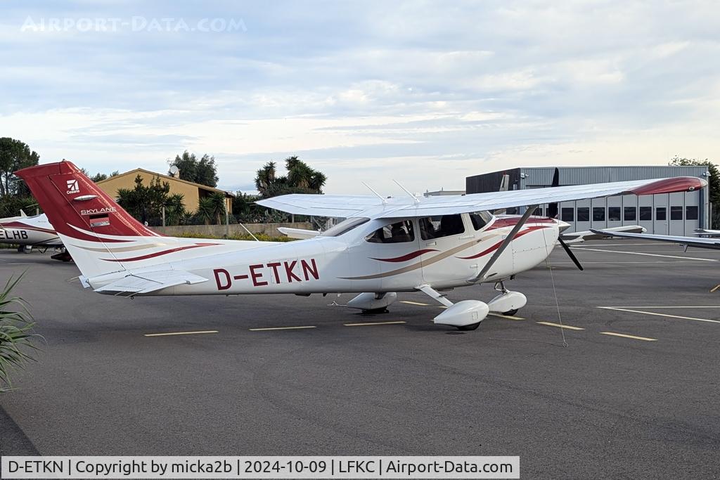 D-ETKN, 2008 Cessna 182T Skylane Skylane C/N 182-82129, Parked