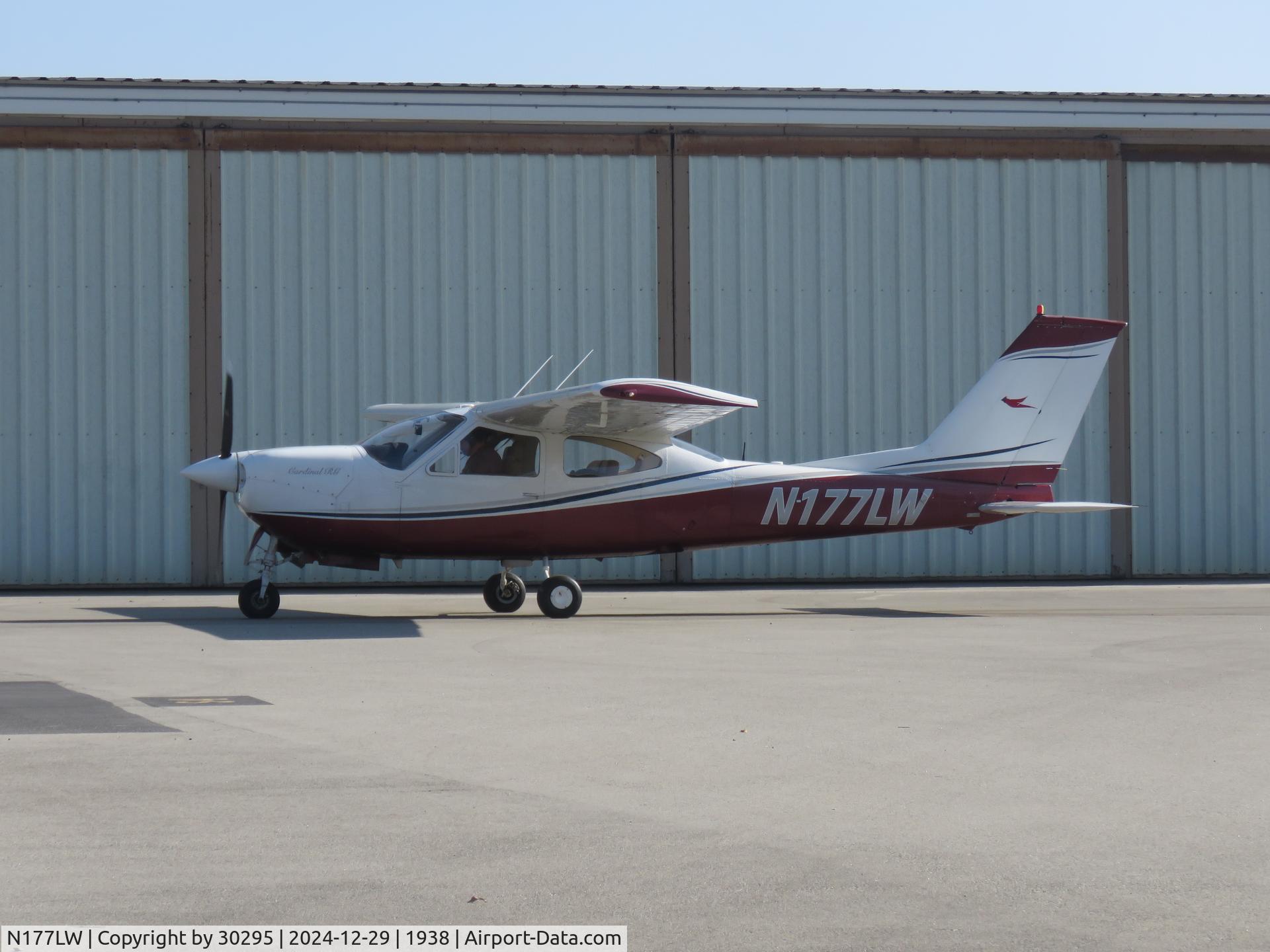 N177LW, 1974 Cessna 177RG Cardinal C/N 177RG0686, Taxiing