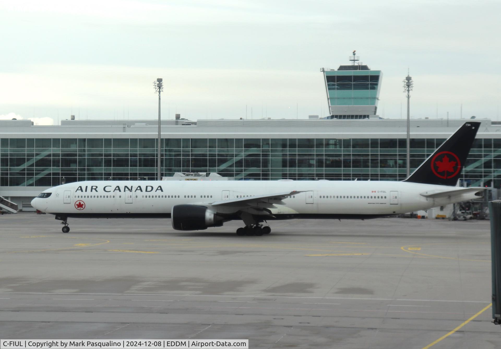 C-FIUL, 2007 Boeing 777-333/ER C/N 35255, Boeing 777-333/ER