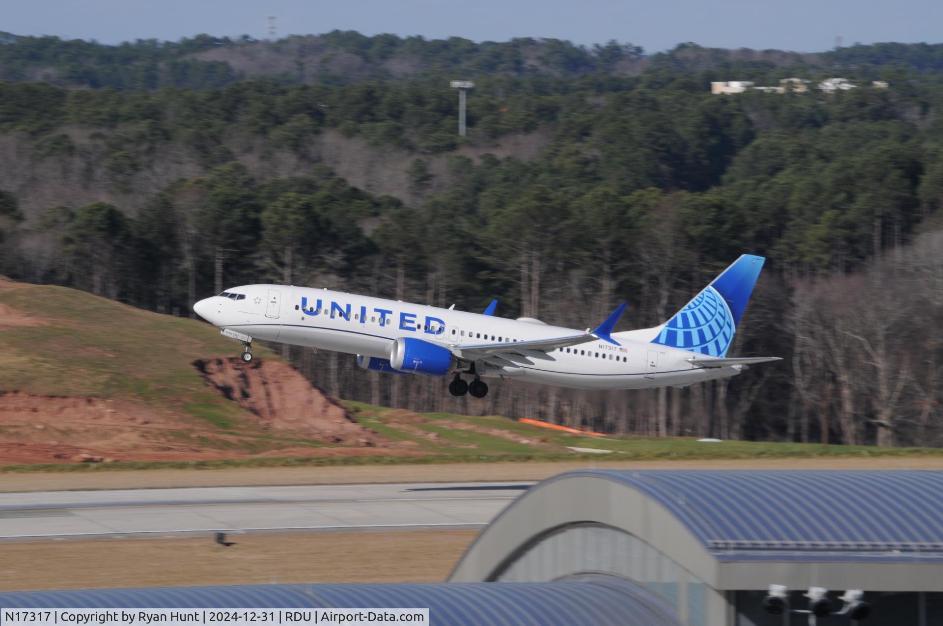 N17317, 2023 Boeing 737-8 MAX C/N 67570, Taking off.