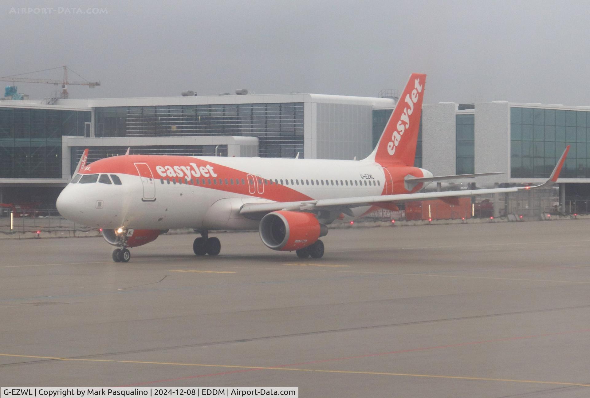 G-EZWL, 2013 Airbus A320-214 C/N 5702, Airbus A320-214