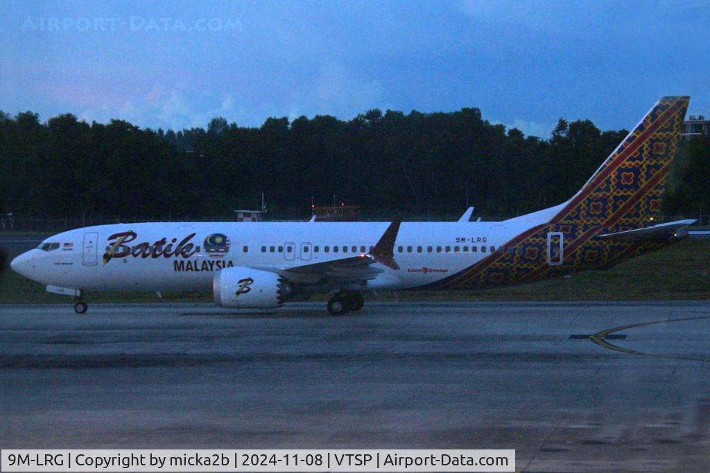 9M-LRG, 2020 Boeing 737-8 MAX C/N 43016, Taxiing