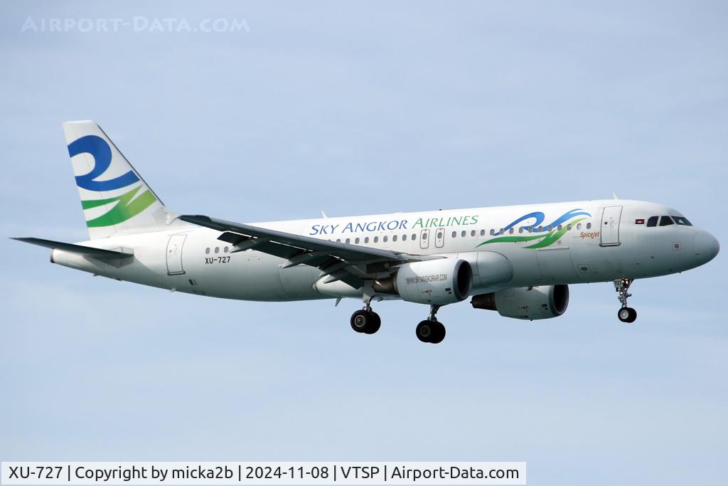 XU-727, 2009 Airbus A320-214 C/N 4128, Landing