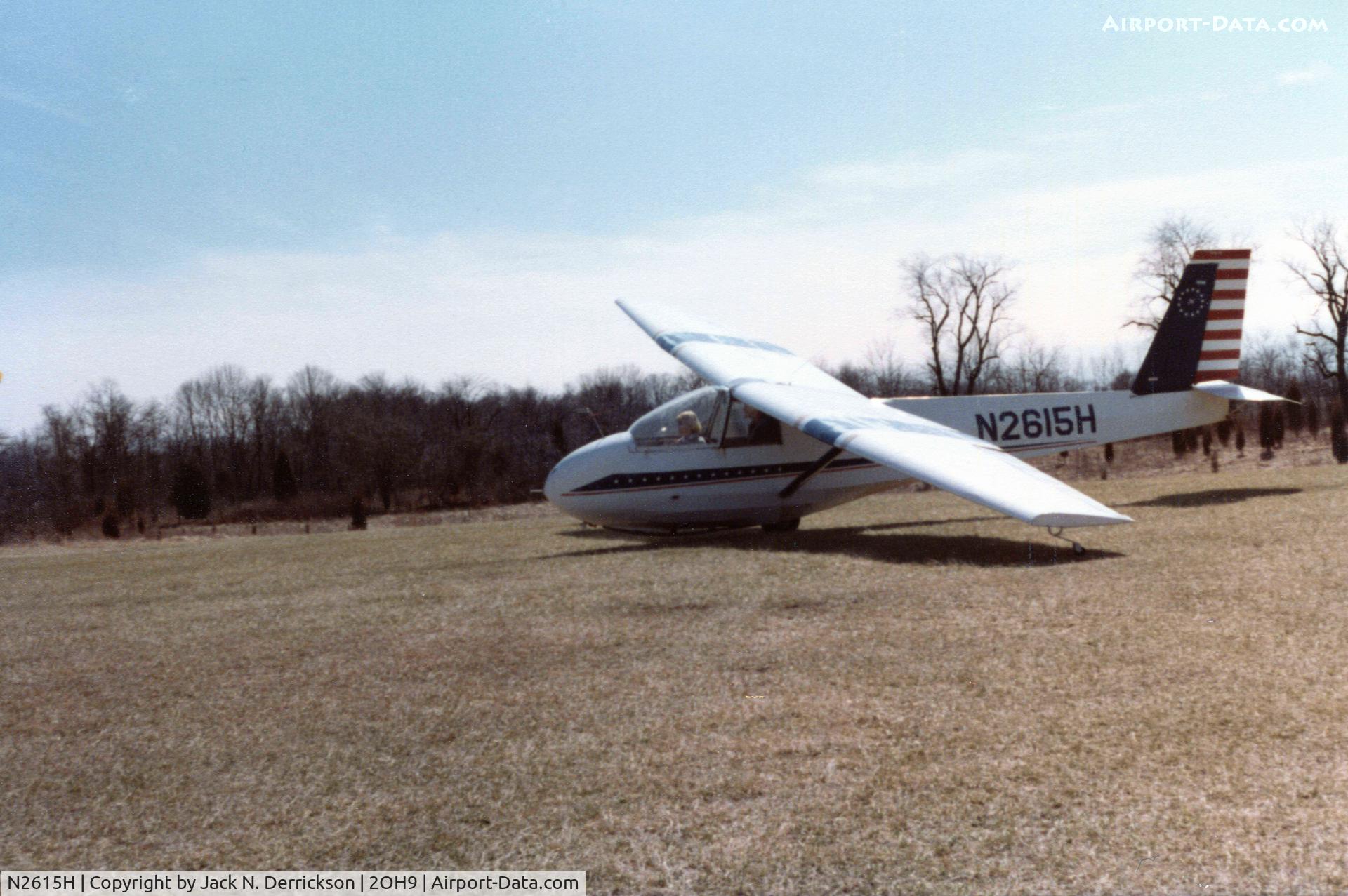 N2615H, 1976 Schweizer SGS 2-33A C/N 435, Mid-1980's CCSC