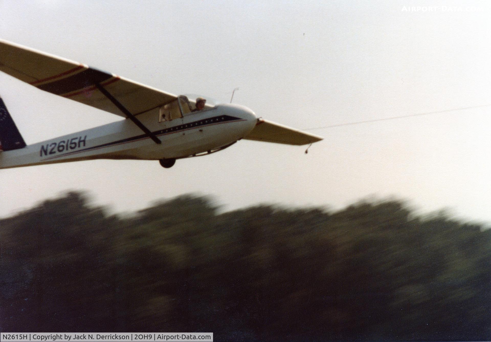 N2615H, 1976 Schweizer SGS 2-33A C/N 435, Mid-1980's CCSC