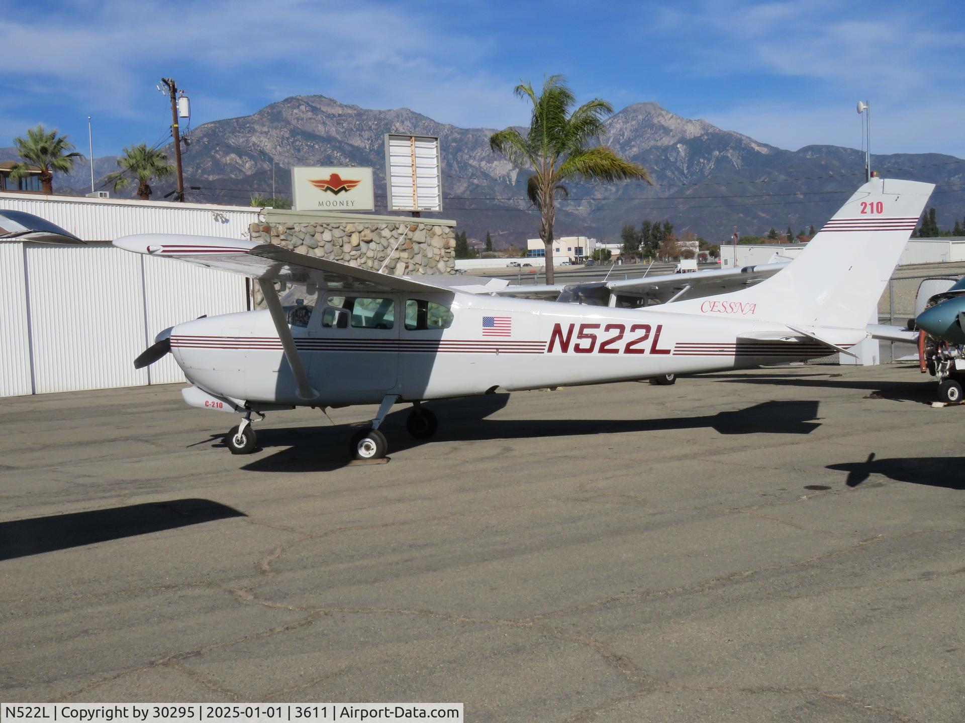 N522L, 1960 Cessna 210 C/N 57516, Parked