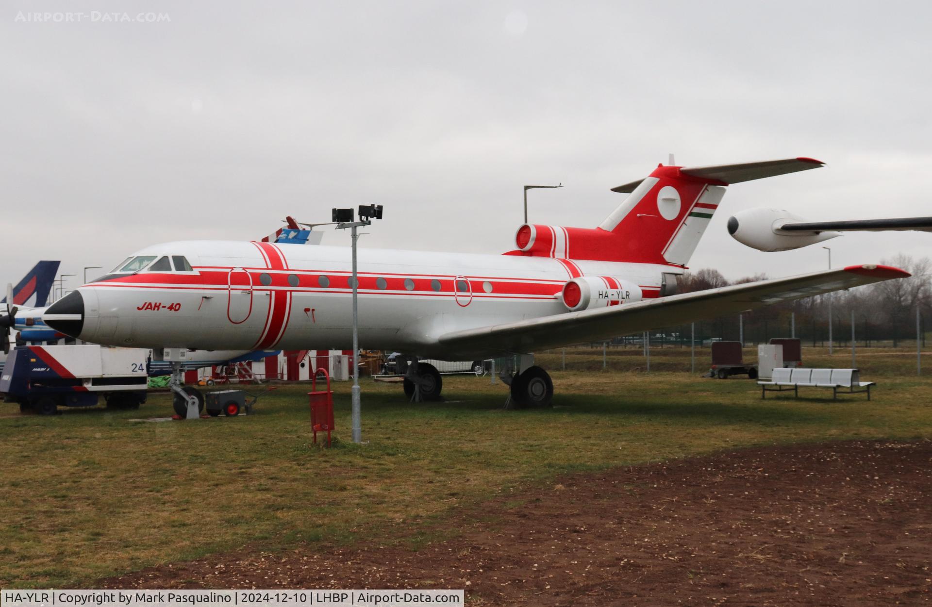 HA-YLR, 1975 Yakovlev Yak-40 C/N 9541044, Yakovlev Yak-40
