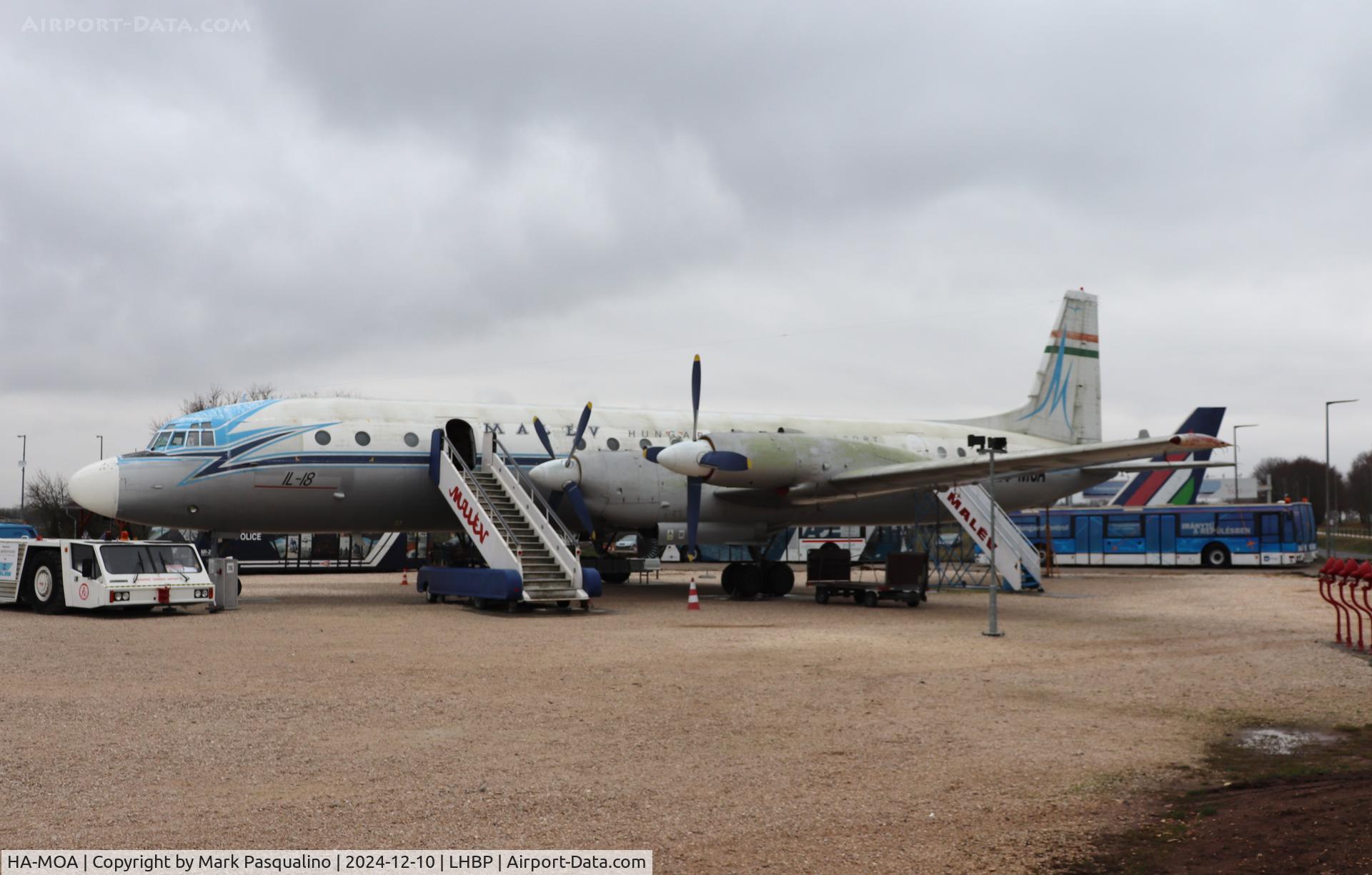 HA-MOA, 1960 Ilyushin IL-18V C/N 180001903, Ilyushin Il-18V