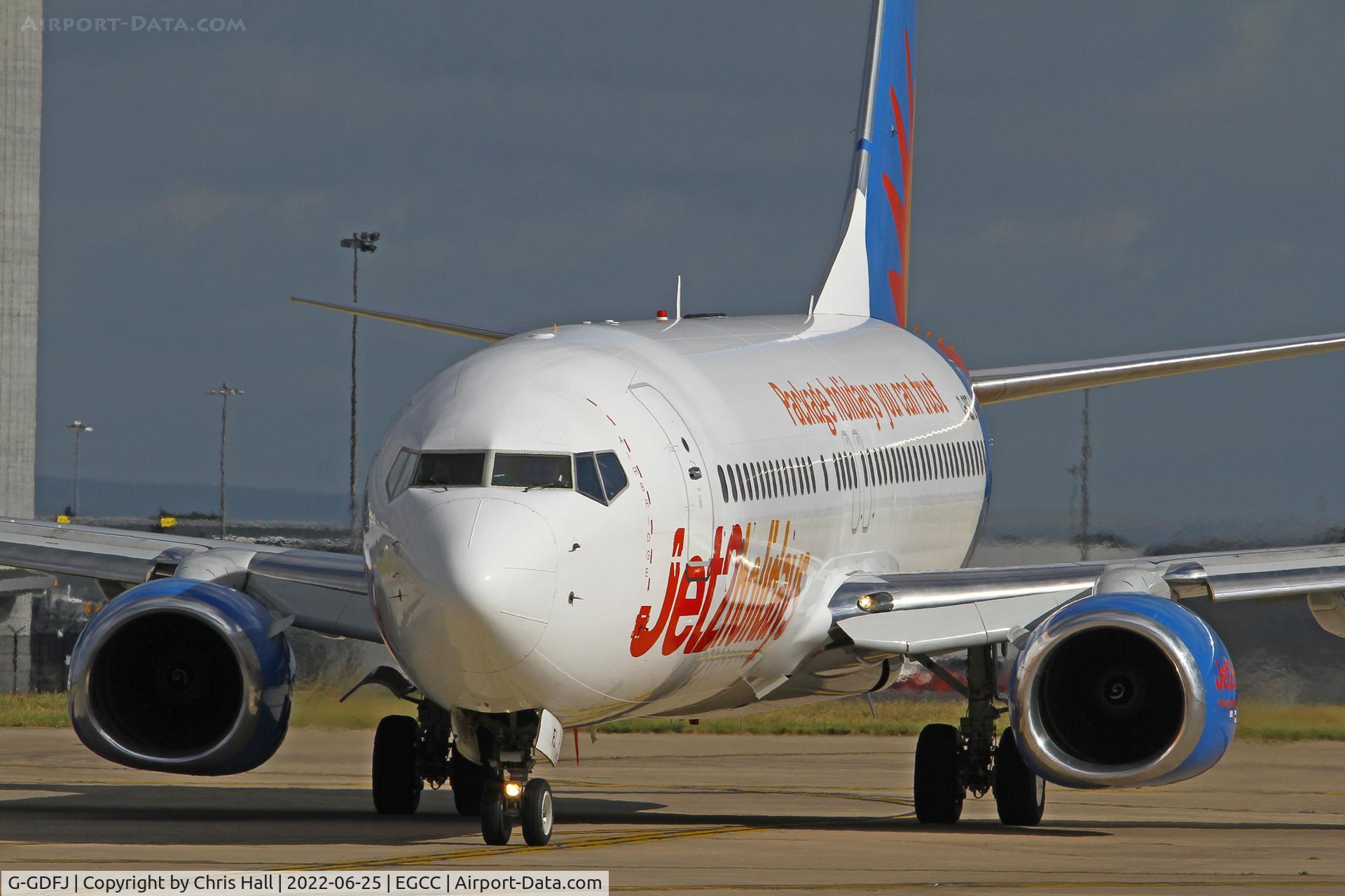 G-GDFJ, 2000 Boeing 737-804 C/N 28229, Manchester