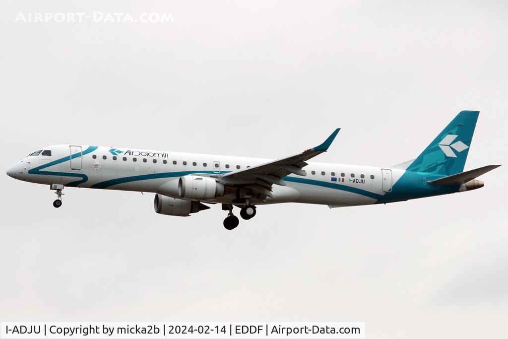 I-ADJU, 2009 Embraer 195LR (ERJ-190-200LR) C/N 19000290, Landing