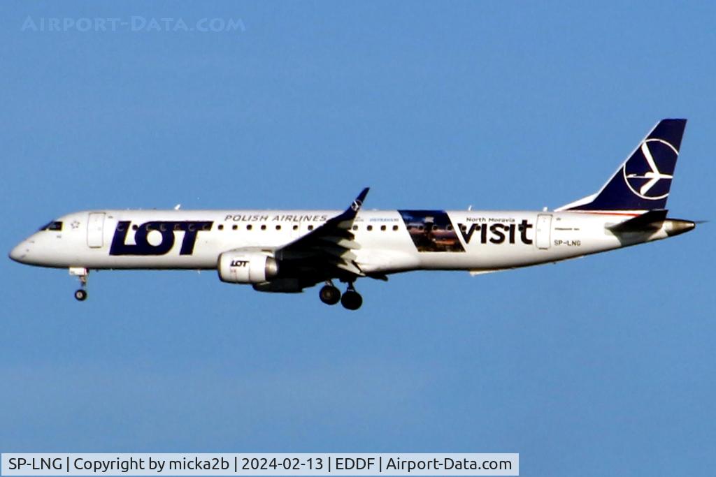 SP-LNG, 2008 Embraer ERJ 195AR C/N 19000237, Landing