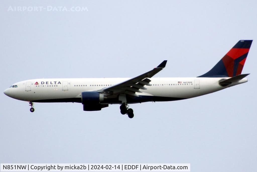 N851NW, 2004 Airbus A330-223 C/N 0609, Landing